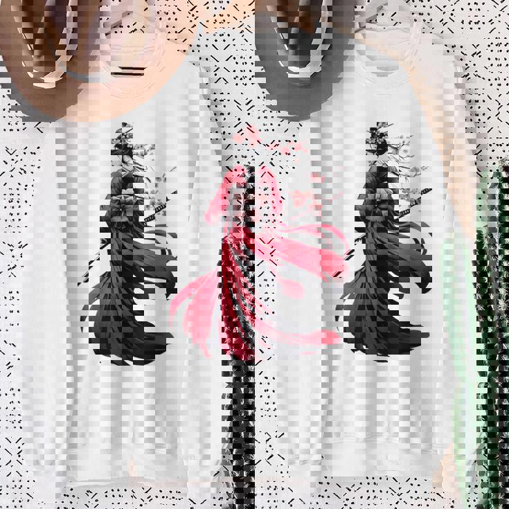 日本のサムライ フローラルウォリアーフラワー 桜 スウェットシャツ 年配の女性への贈り物