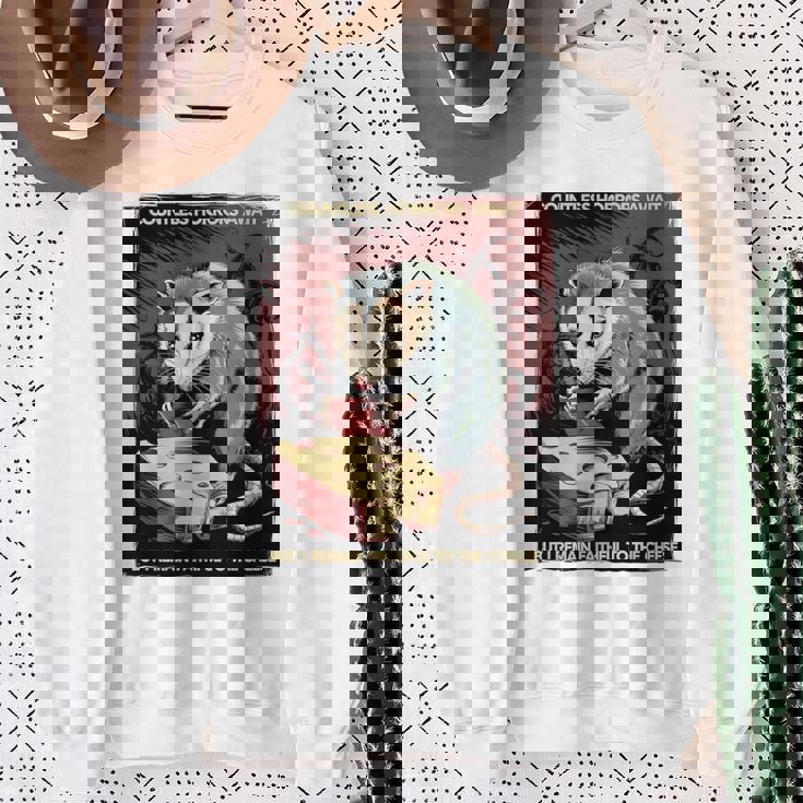 日本ホラーオポッサムアニメ レトロ 数え切れないほどの恐怖が待ち受けている 長袖tシャツ スウェットシャツ 年配の女性への贈り物