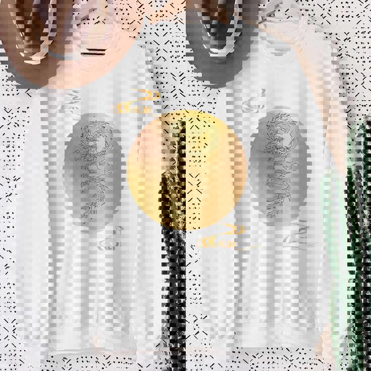 月と龍 満月 龍 スウェットシャツ 年配の女性への贈り物