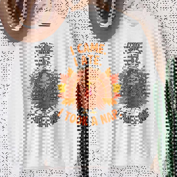 来た、食べた、昼寝した 感謝祭 家族のユーモア スウェットシャツ 年配の女性への贈り物