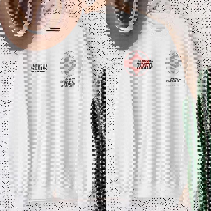 極真空手のシンボル極真会道場稽古 Gokushin Karate Nohinboru Gokushin Kai スウェットシャツ 年配の女性への贈り物