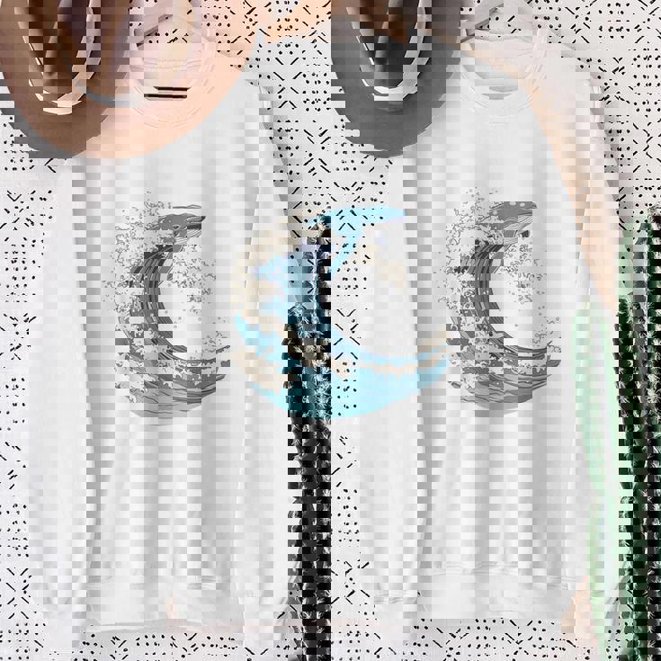 海の波から現れる芸術的なクジラ スウェットシャツ 年配の女性への贈り物