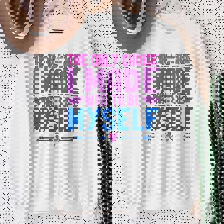 私が作った唯一の選択は、自分自身になるということでした Lgbtプライド月間。 スウェットシャツ 年配の女性への贈り物