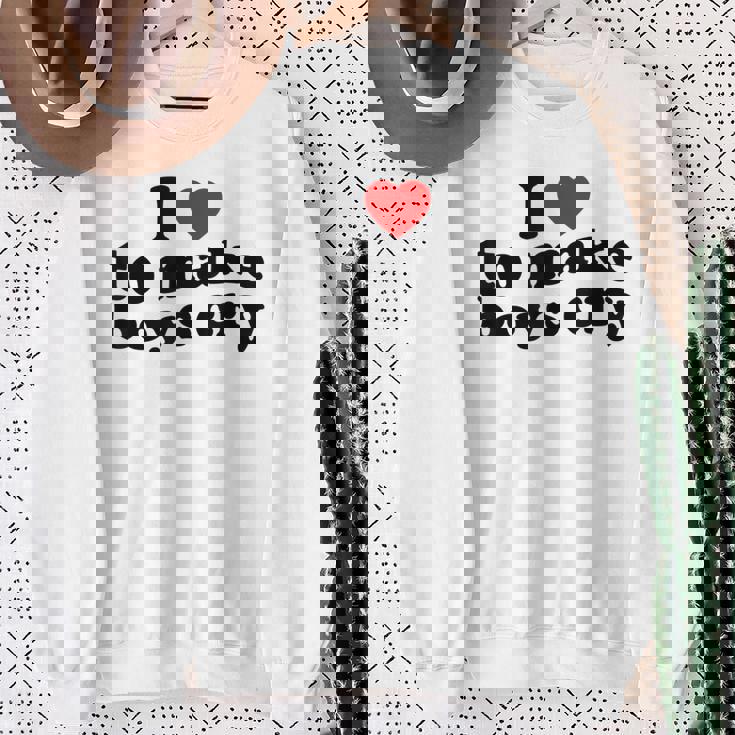 私は男の子を泣かせるのが大好き、男の子を泣かせるのは心 スウェットシャツ 年配の女性への贈り物