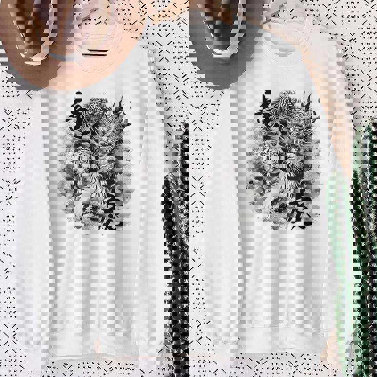 竜虎 墨絵 バックプリント スウェットシャツ 年配の女性への贈り物