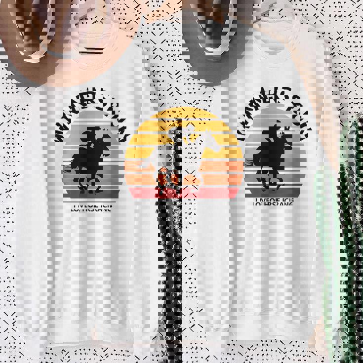 競馬ファンや馬好きの方にお勧め 勝者の走り オシャレな競馬イラスト スウェットシャツ 年配の女性への贈り物