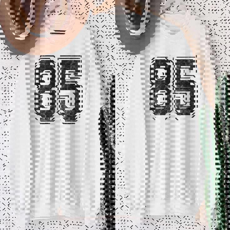 背中に85番 スウェットシャツ 年配の女性への贈り物