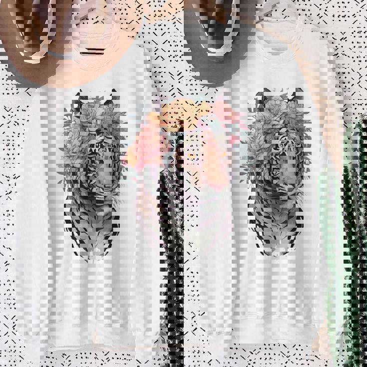 花柄 水彩 虎 花 王冠 虎好き スウェットシャツ 年配の女性への贈り物