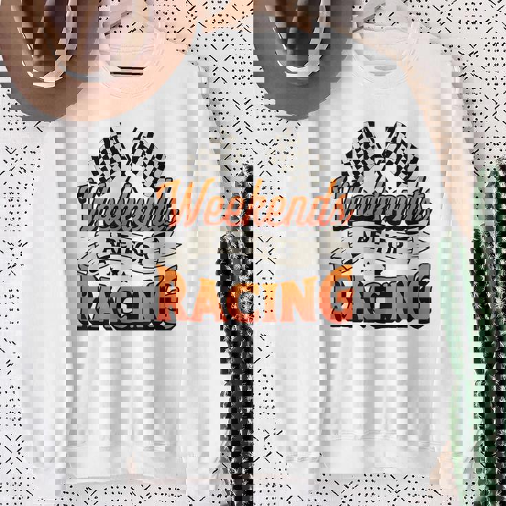 週末はレーシングカーレースモータースポーツ スウェットシャツ 年配の女性への贈り物