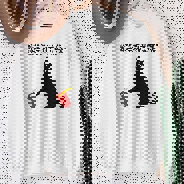 酒を与えないでください ねこイラスト お酒 ネタ 酒飲み お酒好き ビール好き 飲み会 かわいい おもしろ ネコ 猫 スウェットシャツ 年配の女性への贈り物