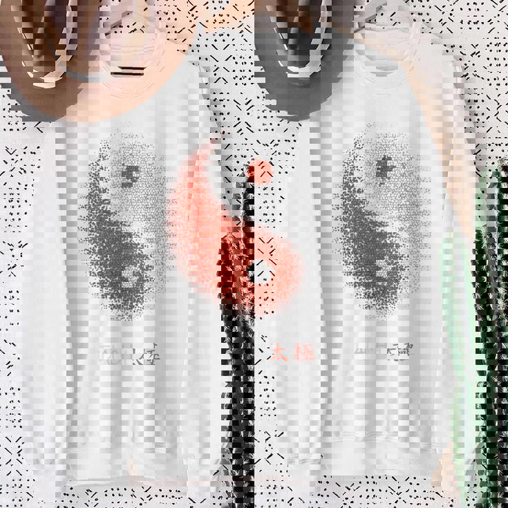 陰陽太極拳アート、背中にプリント スウェットシャツ 年配の女性への贈り物