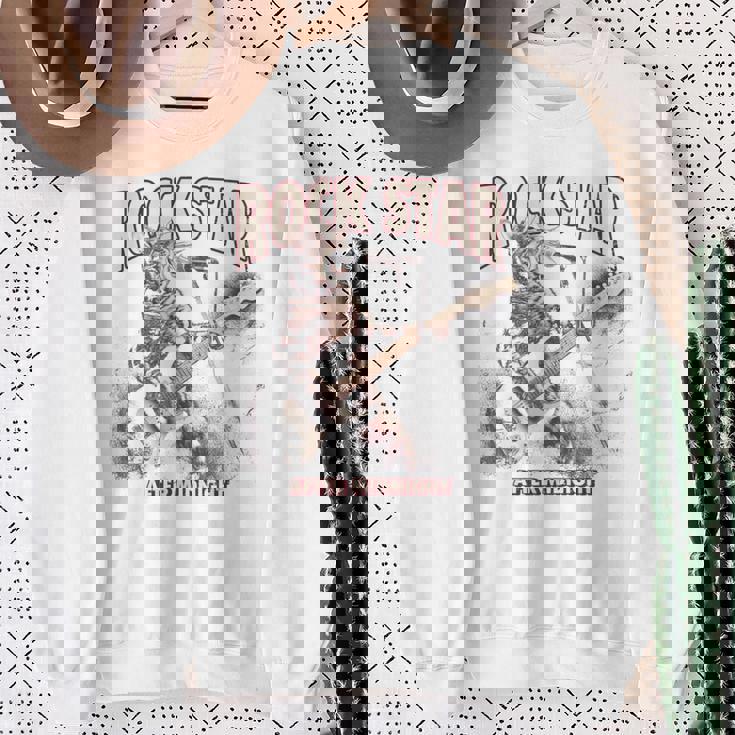 面白いギター猫 エレキギターでロックを弾く猫 長袖tシャツ スウェットシャツ 年配の女性への贈り物