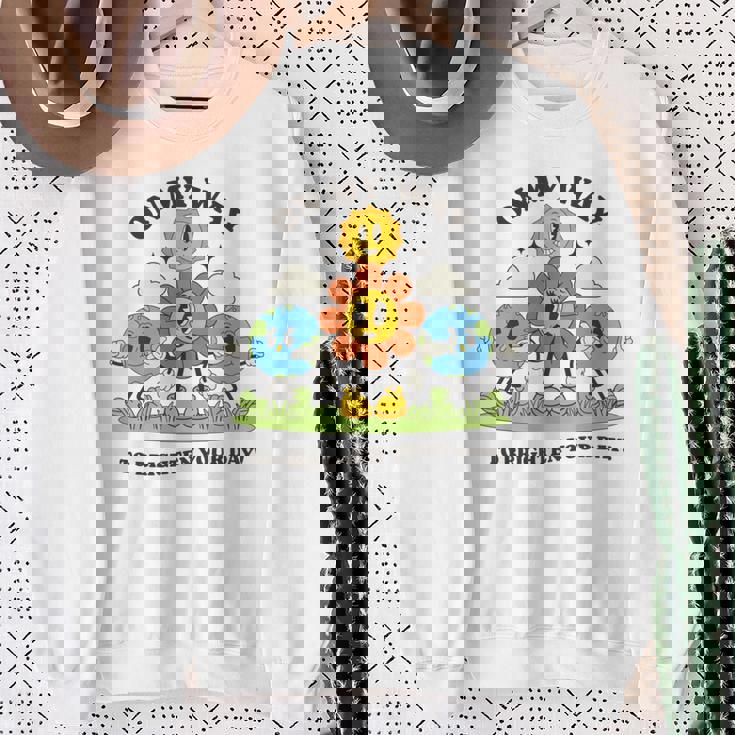 面白いポジティブスマイルサンガーデンハッピーガーデナー植物が育つ 長袖tシャツ スウェットシャツ 年配の女性への贈り物