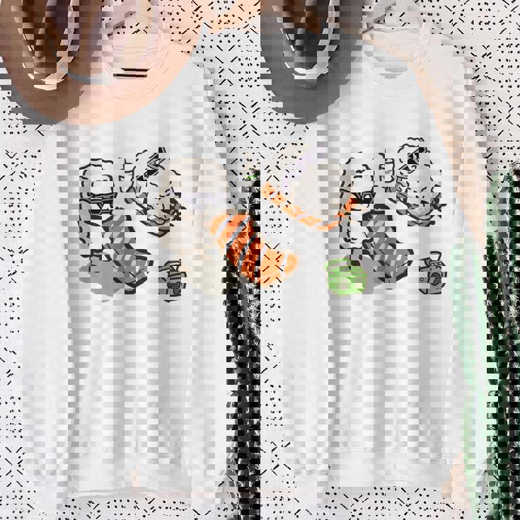 面白い寿司 ビーチで日光浴 スウェットシャツ 年配の女性への贈り物