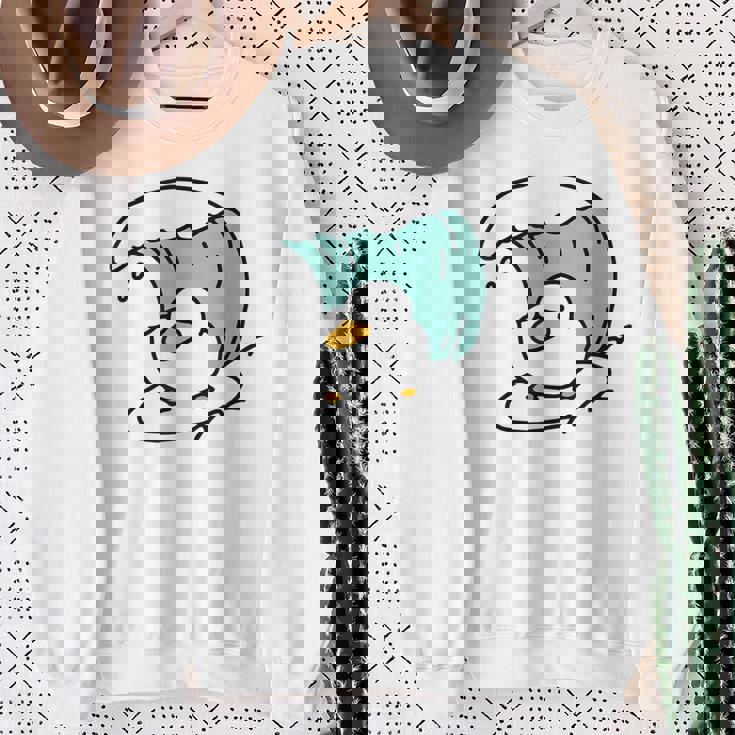 面白くてかわいい小さなアヒルが波をキャッチ。 スウェットシャツ 年配の女性への贈り物