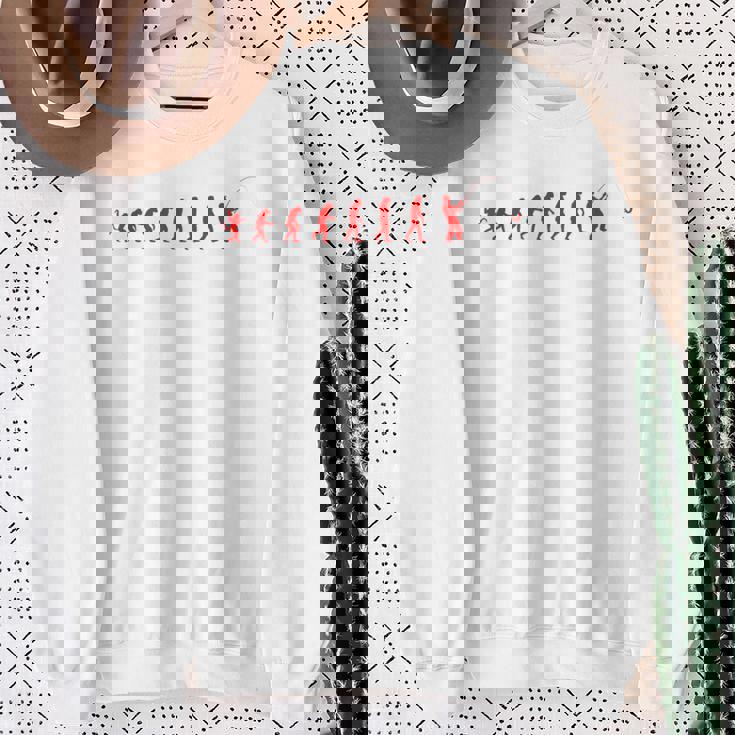 類人猿から漁師への釣りの進化 スウェットシャツ 年配の女性への贈り物