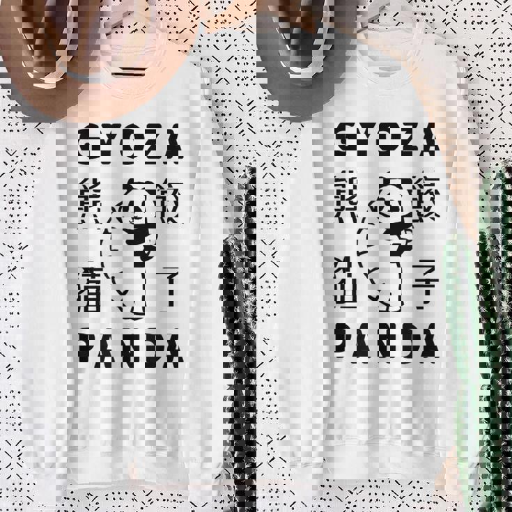 餃子 に抱きつく パンダ かわいい おもしろ 熊猫 キッズ ぎょうざ スウェットシャツ 年配の女性への贈り物