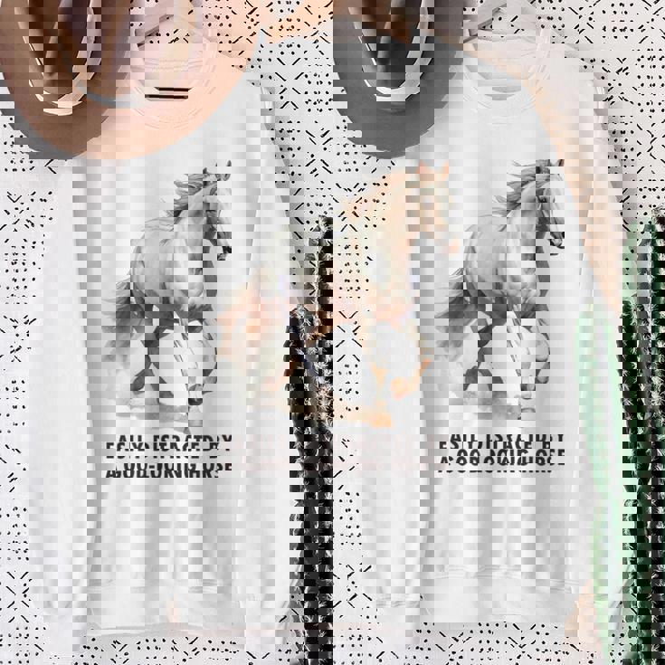 馬の水彩画、乗馬、優雅な高速ランニング馬 スウェットシャツ 年配の女性への贈り物