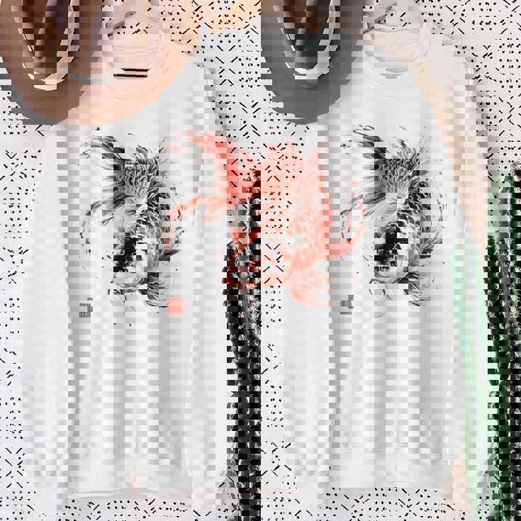 鯉 赤黒 アクアリウム ニシキゴイ 観賞魚 イラスト バックプリント スウェットシャツ 年配の女性への贈り物