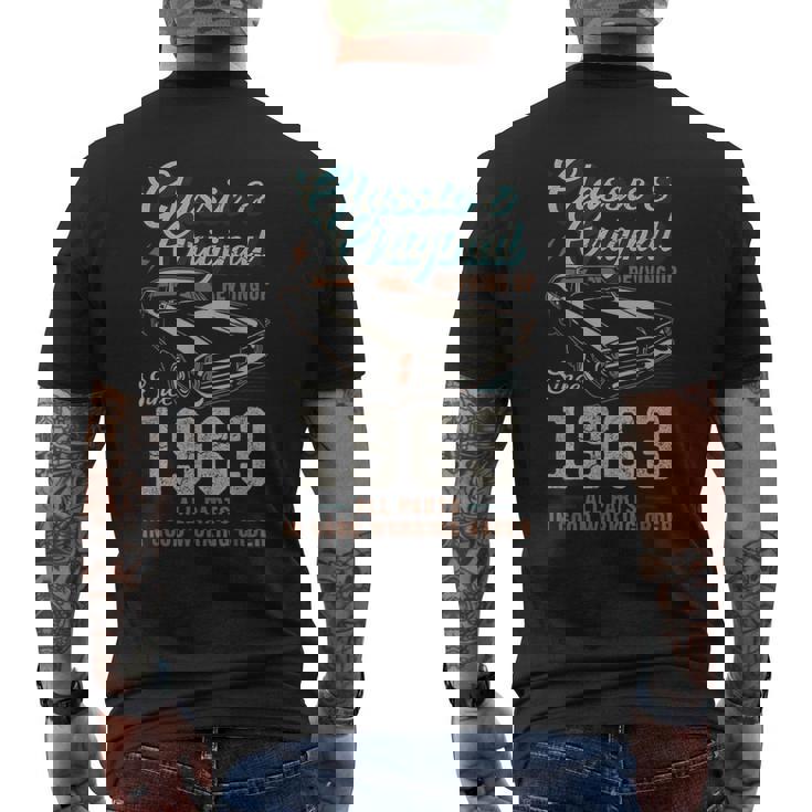 1963年生まれ ヴィンテージカー 62歳の誕生日 メンズTシャツ バックプリント