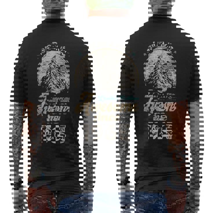 1965年以来の素晴らしい山 60歳の誕生日 メンズTシャツ バックプリント