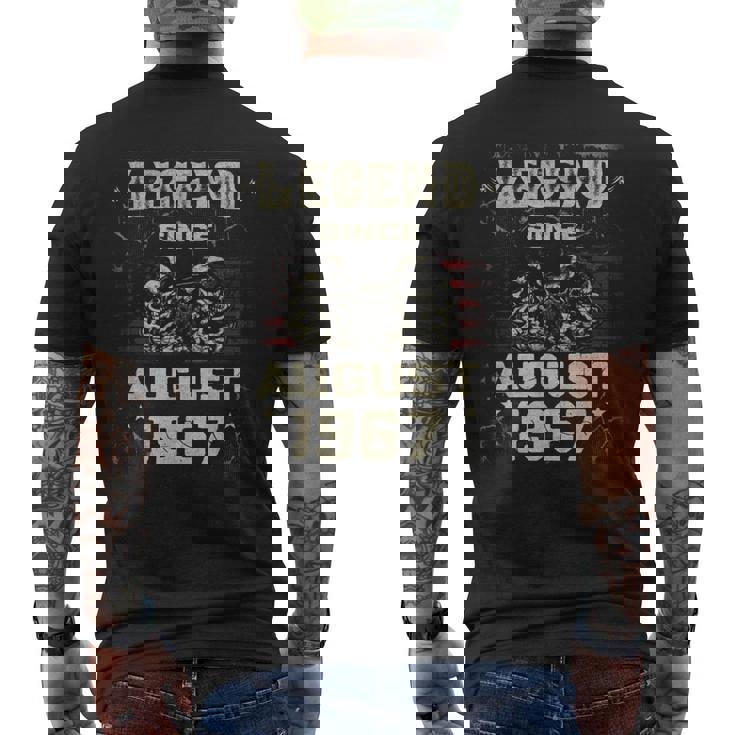 1967年8月より伝説 1967年8月生まれの誕生日 メンズTシャツ バックプリント