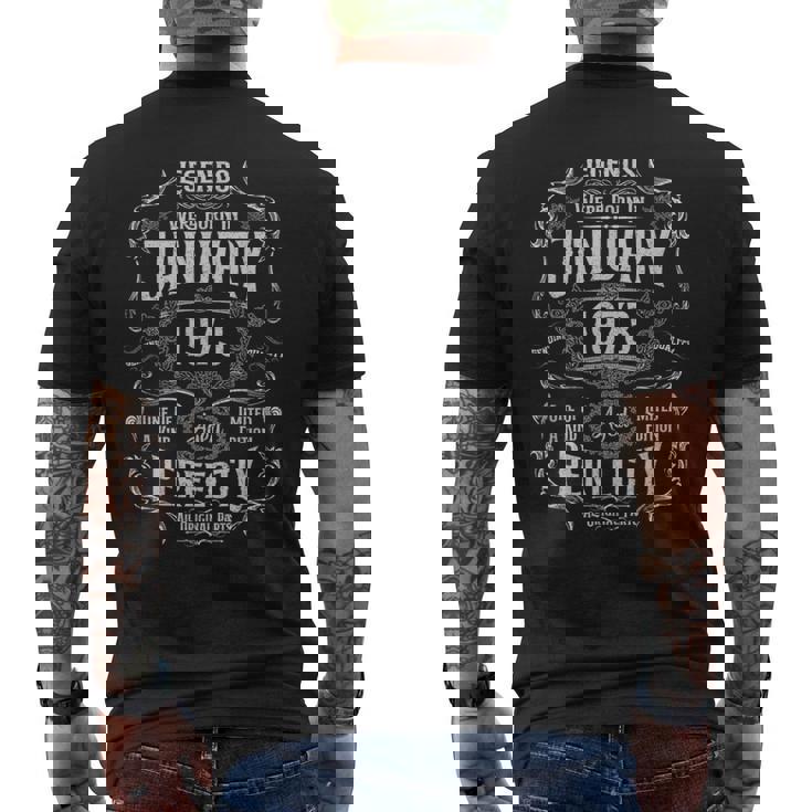 1973年1月に誕生した51歳の誕生日レジェンド メンズTシャツ バックプリント