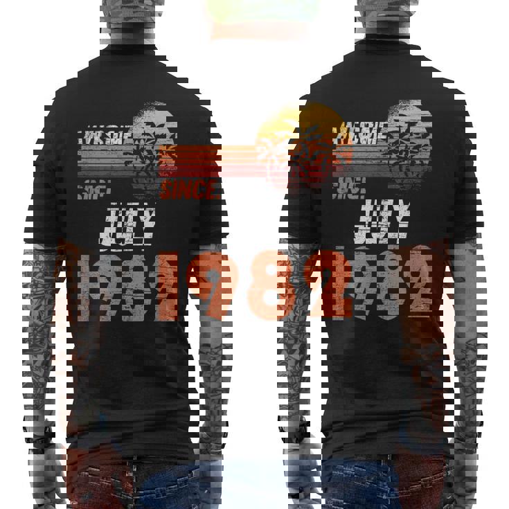 1982年7月から素晴らしい。男女の誕生日。 メンズTシャツ バックプリント