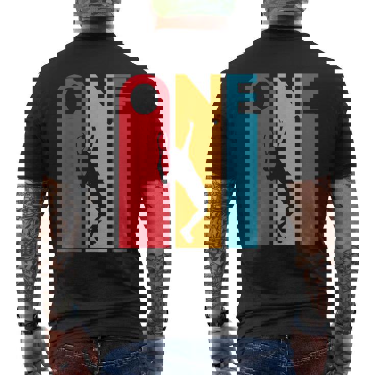 1歳の誕生日ギフト ヴィンテージ テニス 誕生日 1歳 メンズTシャツ バックプリント