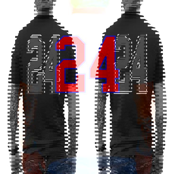 24番の大学スポーツスタイル。レッド、ブルー、ホワイト。 メンズTシャツ バックプリント