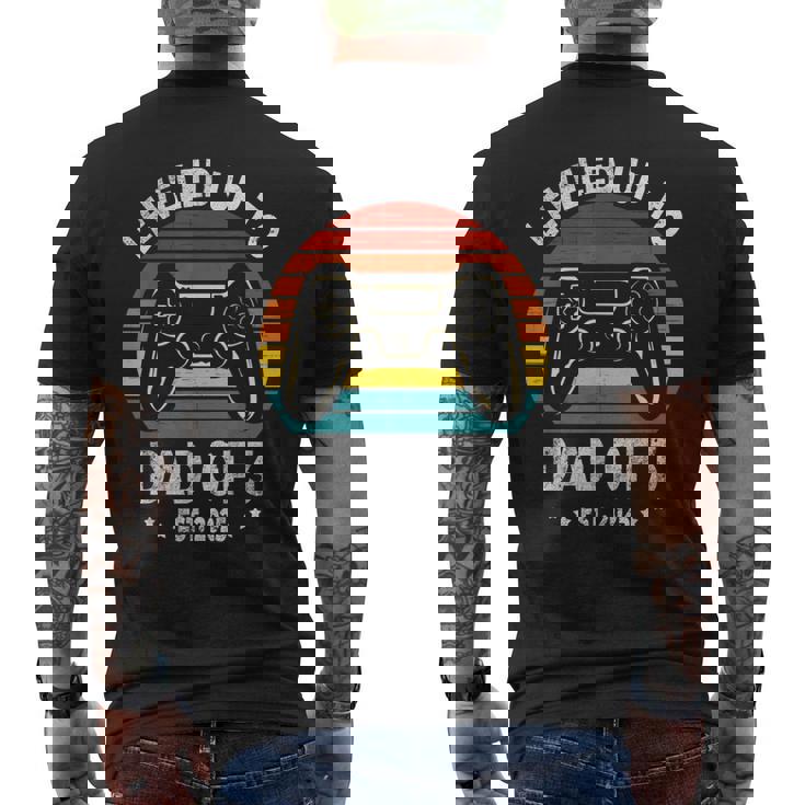 3人のお父さんにレベルアップ 再び3人のパパ 2025 父の日 メンズTシャツ バックプリント