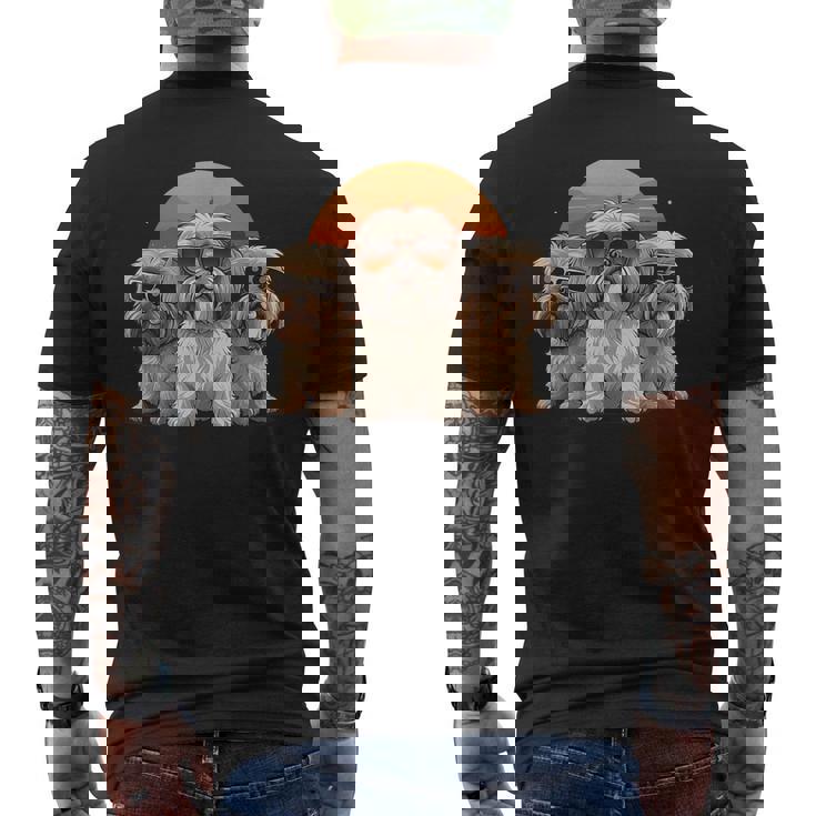 3匹のかわいい犬 ラサ・アプソ シーズー クール サングラス付き メンズTシャツ バックプリント