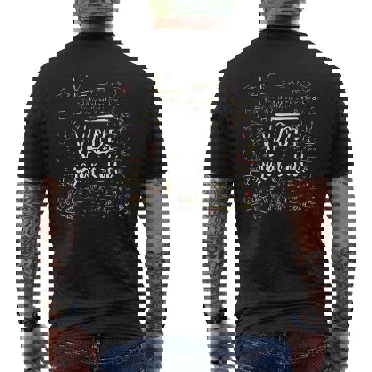 45歳の誕生日 45歳のプレゼント 数学の誕生日 2025年の平方根 メンズTシャツ バックプリント