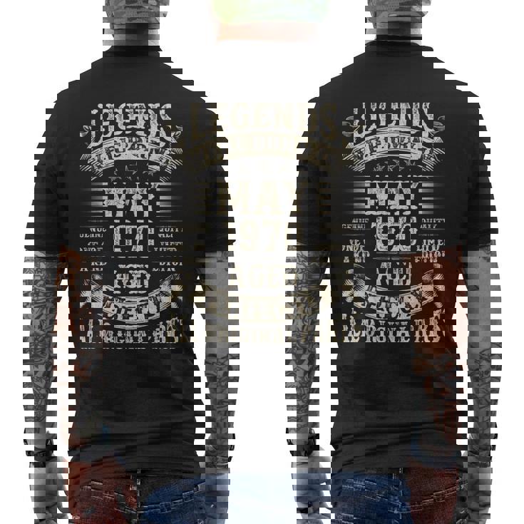 55歳の男性への55歳の誕生日プレゼント 1970年5月 メンズTシャツ バックプリント