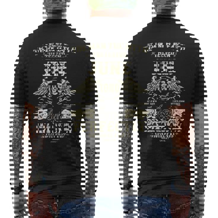 57歳の誕生日プレゼント 男性用 1968年6月 57歳 誕生日 メンズTシャツ バックプリント