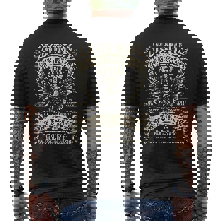 58歳 誕生日プレゼント 男性用 58歳 4月 1967年 メンズTシャツ バックプリント