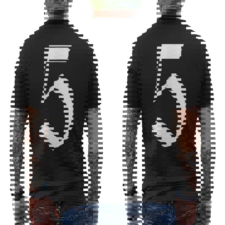 5番目 古英語の中世スタイルの五 メンズTシャツ バックプリント