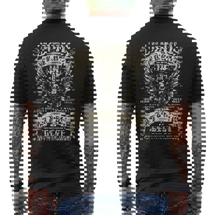 60歳の誕生日プレゼント 男性用 60歳の誕生日 1965年6月 メンズTシャツ バックプリント