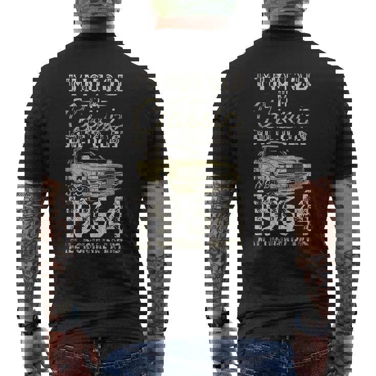 61 歳の誕生日、1964 年以来、クラシックカー、61 歳 メンズTシャツ バックプリント