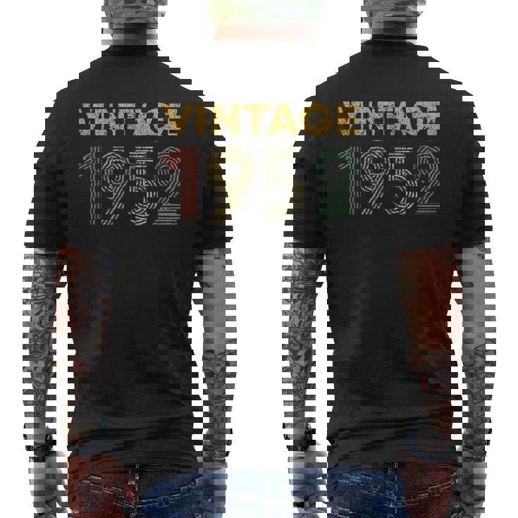 73 歳のギフト ヴィンテージ 1952 年生まれ レトロ 73 歳の誕生日 メンズTシャツ バックプリント