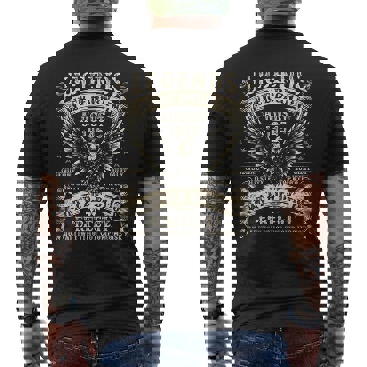 79歳の誕生日プレゼント 男性用 79歳の誕生日 1945年8月 メンズTシャツ バックプリント