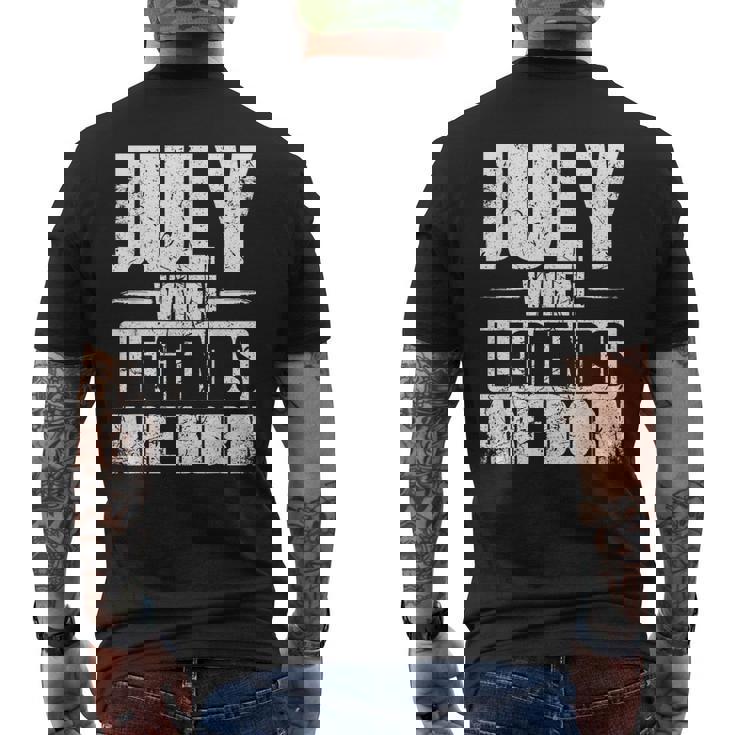 7月 伝説が生まれるとき 誕生月デザイン メンズTシャツ バックプリント