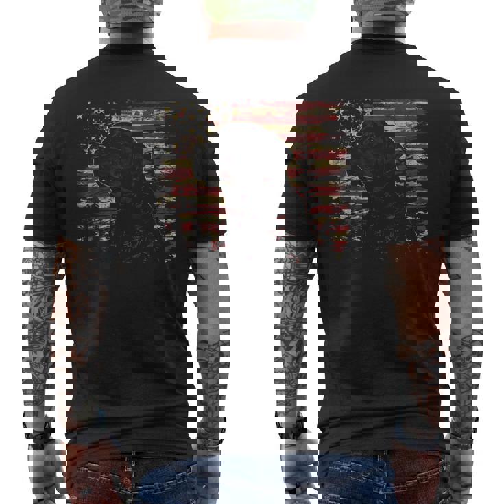 7月4日 アメリカ国旗 愛国心が強いラブラドールレトリバー犬 メンズTシャツ バックプリント