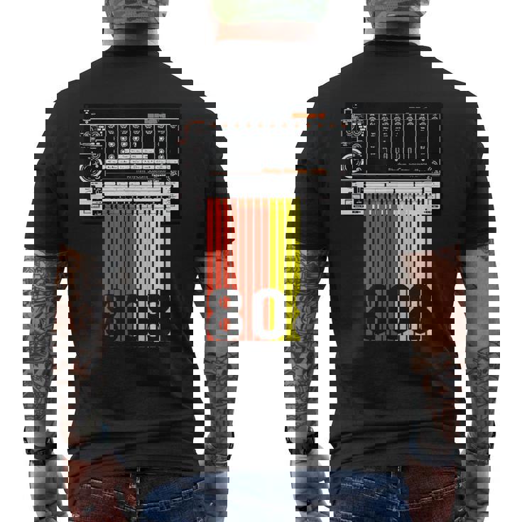 808 ドラム マシン 音楽 ビーツ メンズTシャツ バックプリント