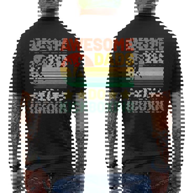 Awesome Dads Do キックボクシング キックボックス キックボクサー メンズTシャツ バックプリント