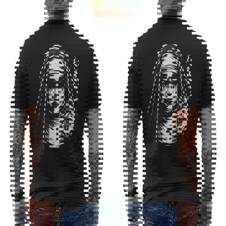 Badmoking Nun オカルトゴス 魔術&ホラー ゴシック メンズTシャツ バックプリント