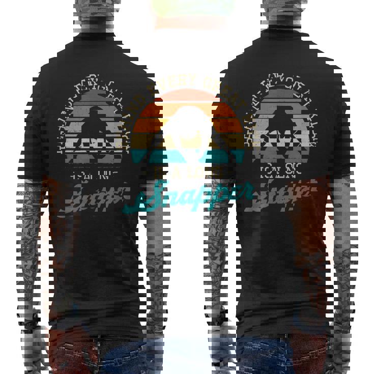 Behind Every Great Kick Is A Longnapper 面白いディープスナッパー メンズTシャツ バックプリント