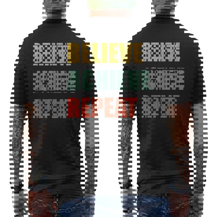 Believe Achieve Repeat Motivational Ambition Inspiration メンズTシャツ バックプリント