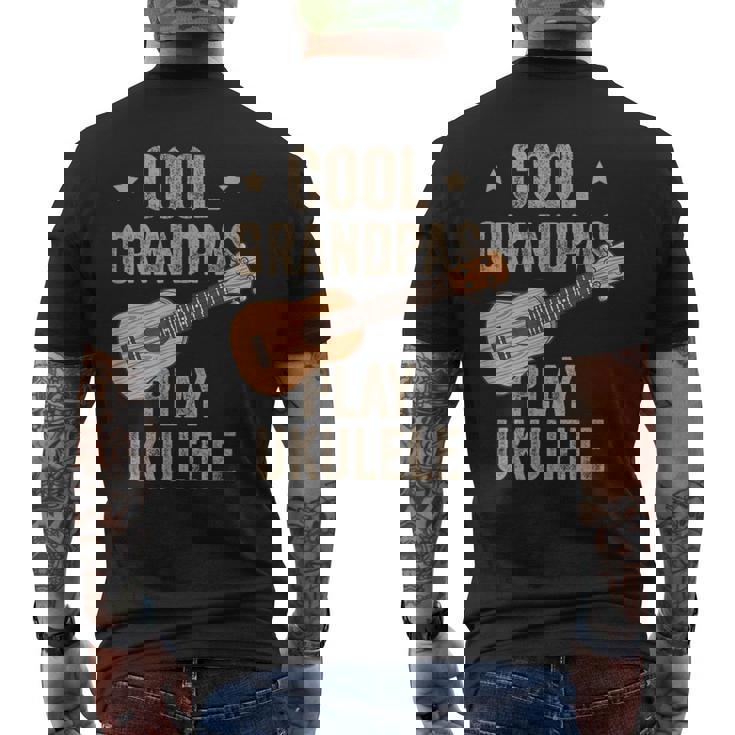 Cool Grandpas Play ウクレレ ウクレレ ミュージックギター メンズTシャツ バックプリント