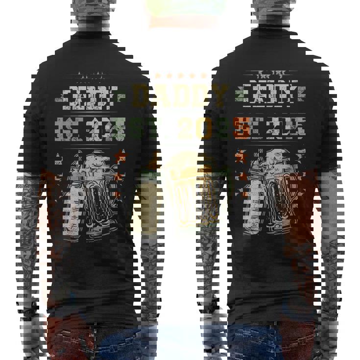 Daddy Est 2025 年のパパ 初めての父の日 新しい父親 若い父親 メンズTシャツ バックプリント